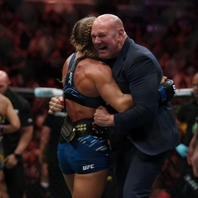 Kayla Harrison i Dana White