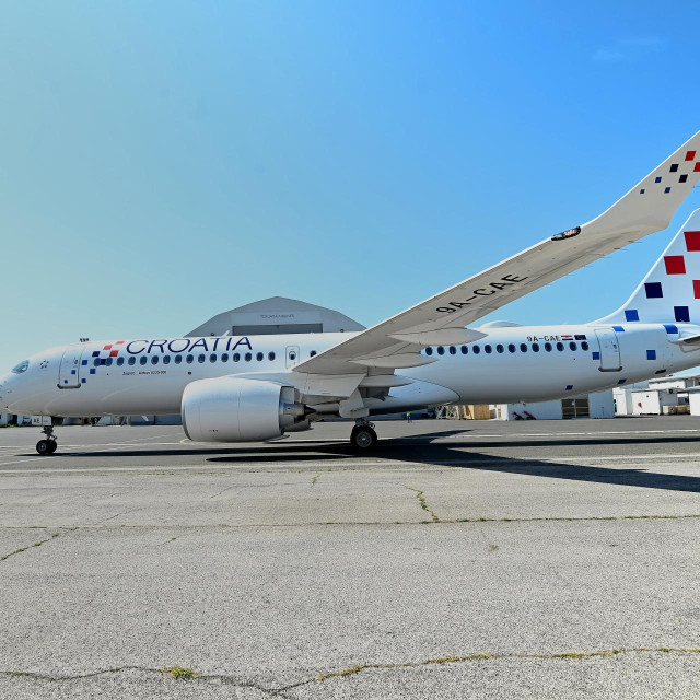 Zračna luka dr. Franjo Tuđman.
 