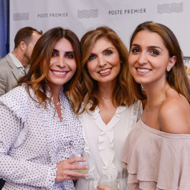 Yasmine Pahlavi 2017., s kćerima Iman i Noor