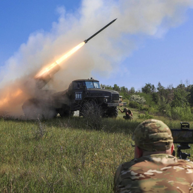 Ukrajinci gađaju ruske položaje u Donjecku