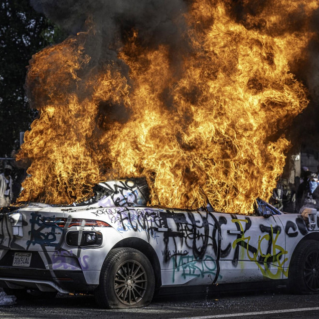 Napadi na Waymo vozila u Los Angelesu