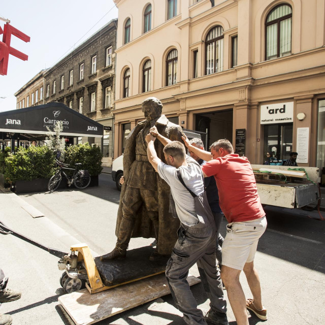 Tito stiže u Teslinu ulicu, prije nekoliko dana