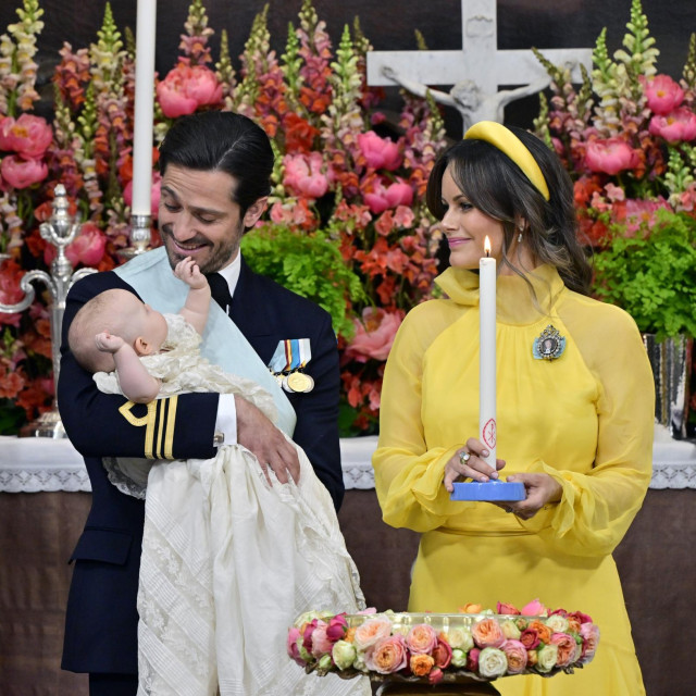 Ponosni roditelji, princ Carl Philip sa suprugom Sofijom i malenom Ines