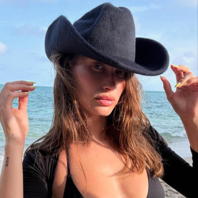 Hailey Bieber