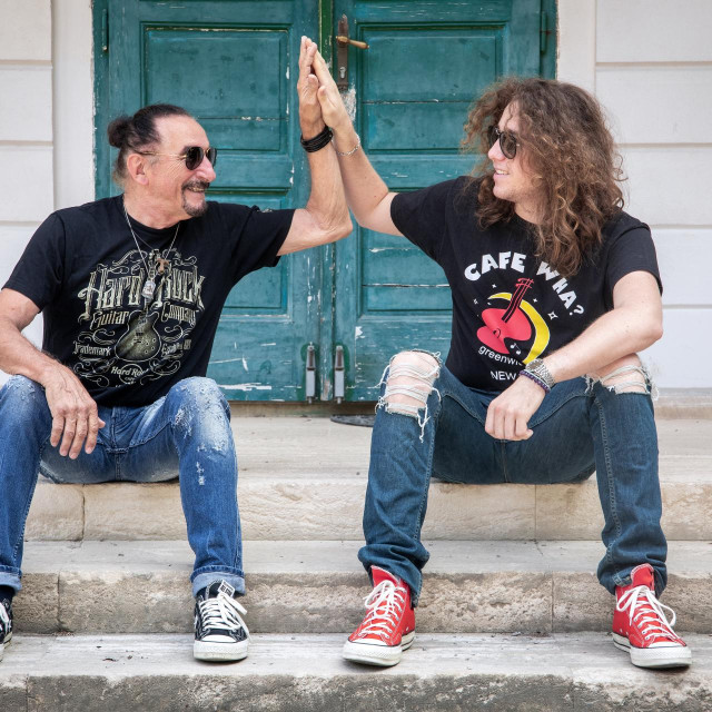 Zagreb, 110625..
Maksimir.
Zeljko Bebek i sin Zvonimir.