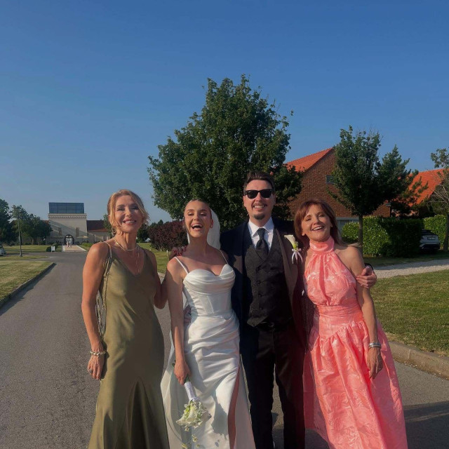 Igor Šeregi i Karla Kožić s glumicama Ecijom Ojdanić i Barbarom Nolom 