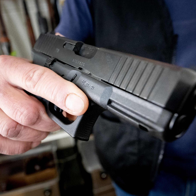Pištolj marke Glock poput onog kojeg je koristio 21-godišnjak koji je izvršio masovno ubojstvo u školi u Grazu