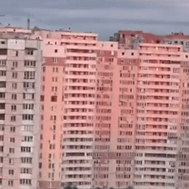 Dron se zabio u stambenu zgradu u Kijevu