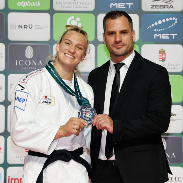 Lara Cvjetko sa srebrnom medaljom