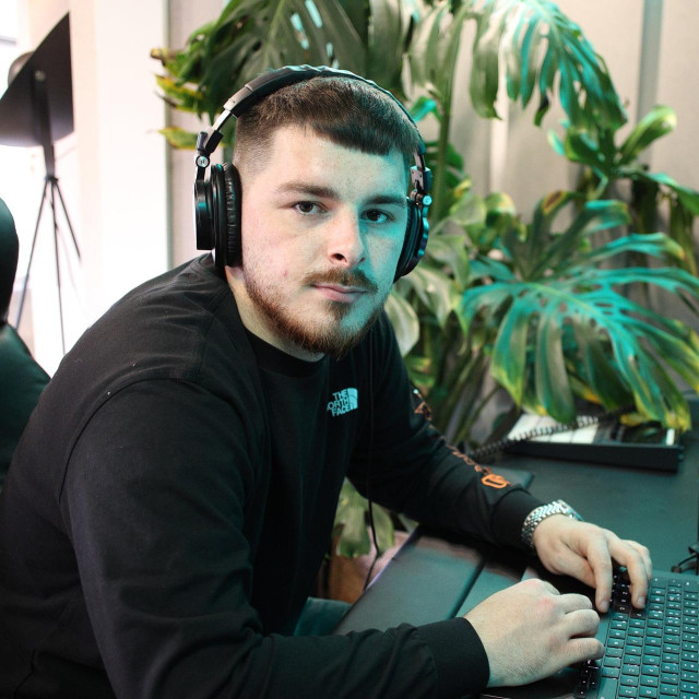 Josip Pekas Peki, reper i tekstopisac iz Drniša u studiju Yem-a
 