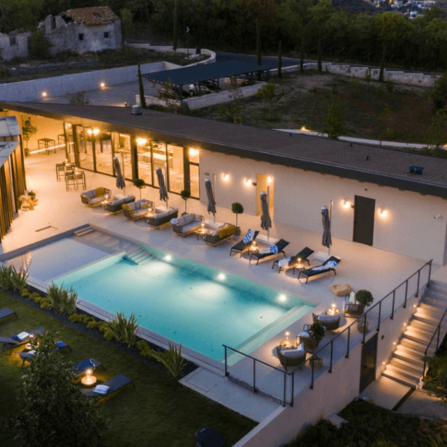 Stories, Floria Glamping Garden