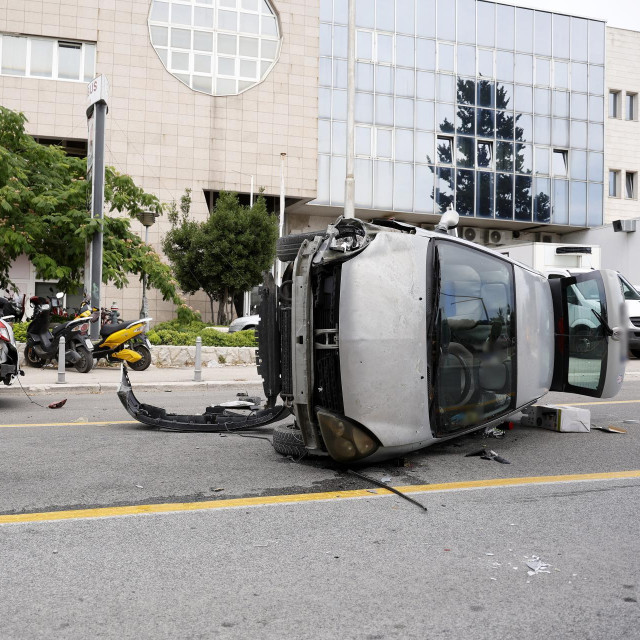 Split: prometna nesreća u ulici Put Lore, kod splitskog rotora. U sudaru dvaju automobila jedna je osoba ozlijeđena