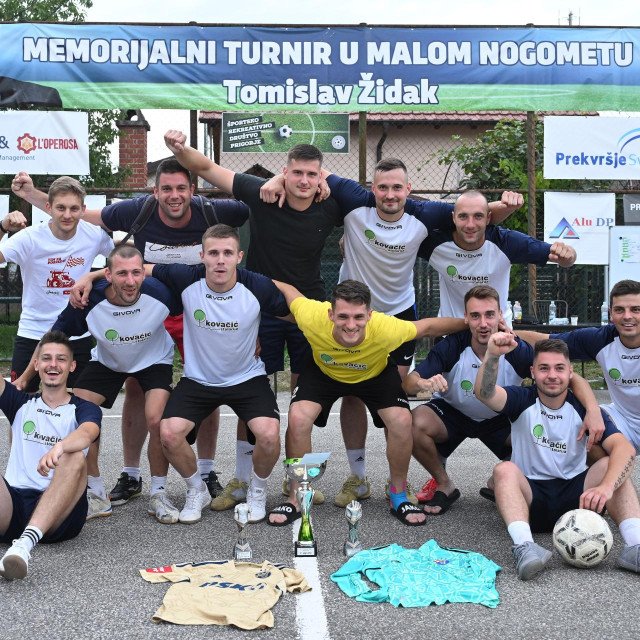 Finale Memorijalnog malonogometnog turnira u spomen na Tomislava Židaka 2004. Pobjednici turnira SRD Prigorje 
