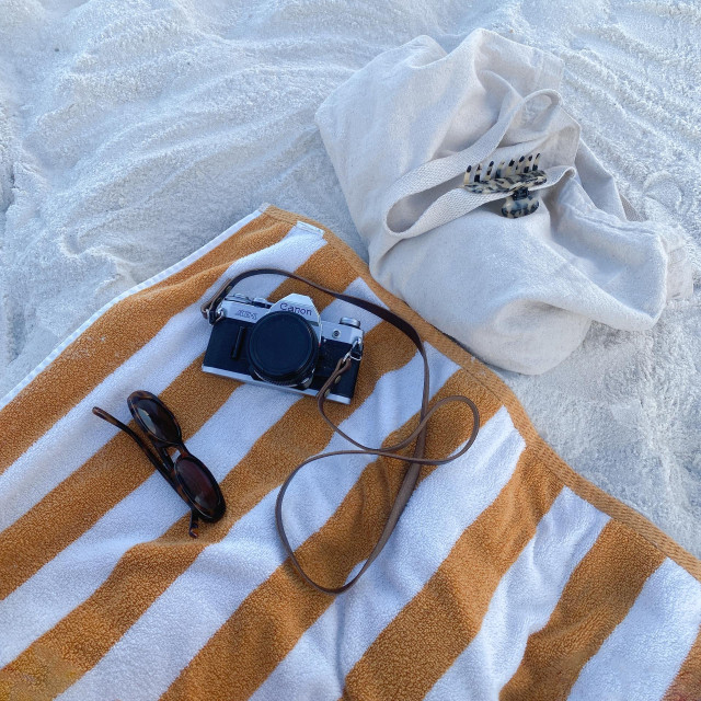 Stvari za plažu u kozmetičkoj torbici