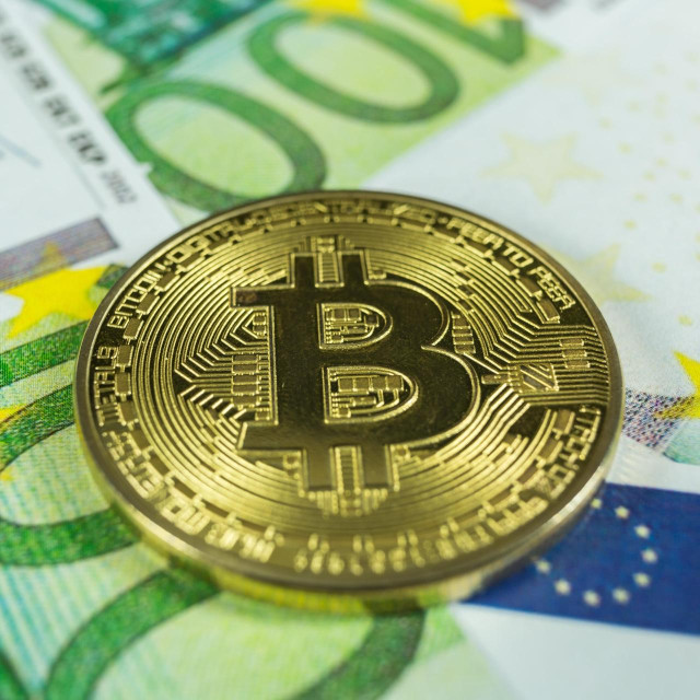 U Europskoj središnjoj banci, koja stoji iza projekta digitalizacije, tvrde kako bi digitalni euro štitio privatnost bolje nego mnogi današnji komercijalni digitalni načini plaćanja, a bio bi neusporedivo jeftiniji