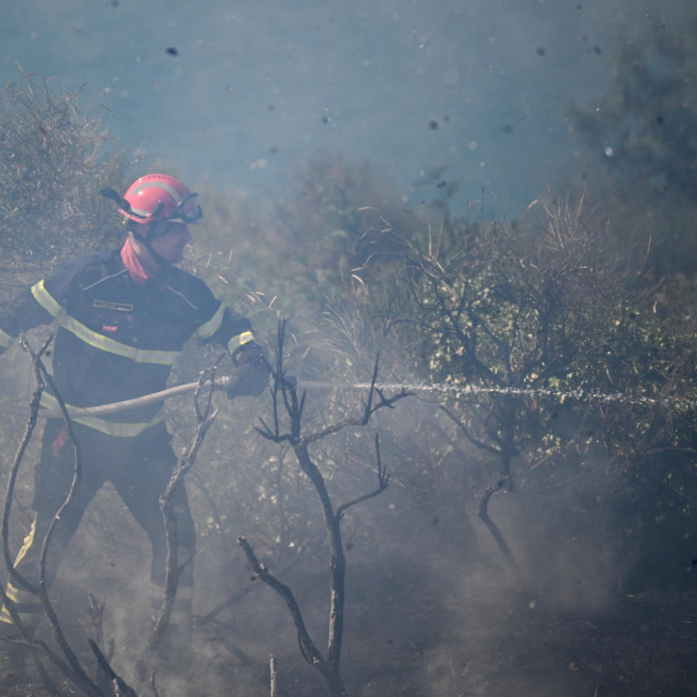 Planuo požar u splitskoj Kopilici