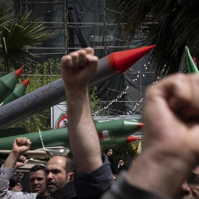 Iranski prosvjednici skandiraju protiv Amerike i protiv Izraela
