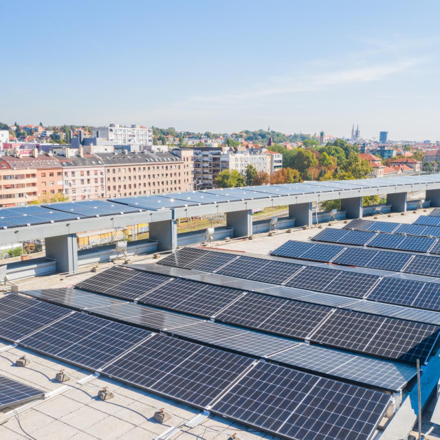 ENNA Next solarne projektira i ugrađuje solarne elektrane i baterijske sustave te omogućuje uključivanje u sustav virtualne elektrane