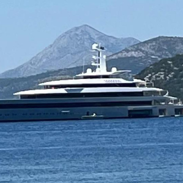 Megajahta Moonlight usidrila se uz otok Lopud