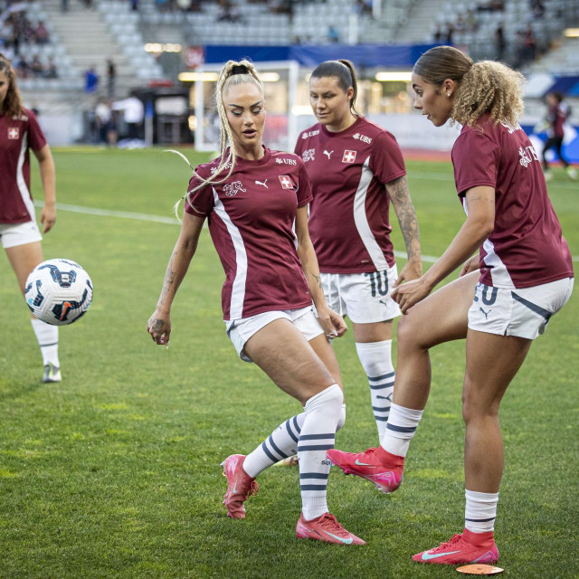 Švicarska ženska nogometna reprezentacija