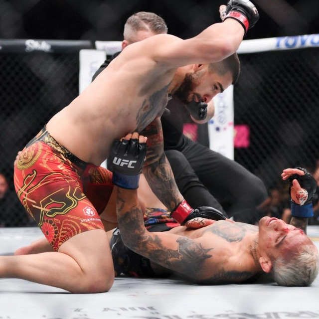 Ilia Topuria vs. Charles Oliveira