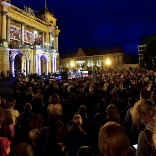 Koncert ispred HNK-a