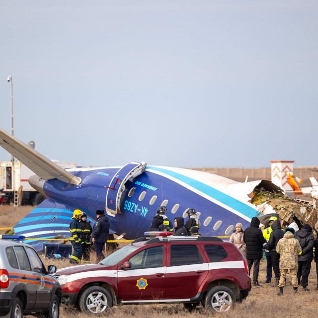 Avion Embraer 190AR