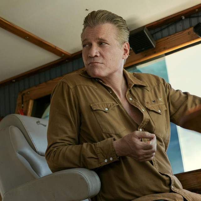 Holt Mccallany, Nemirna luka

 