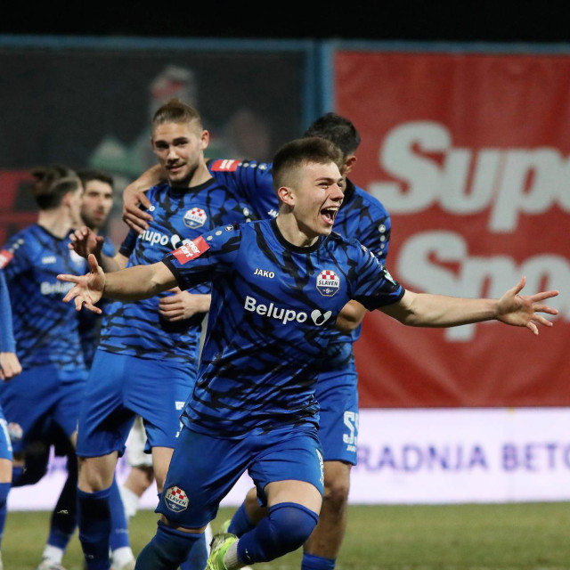 Adriano Jagušić slavi pogodak