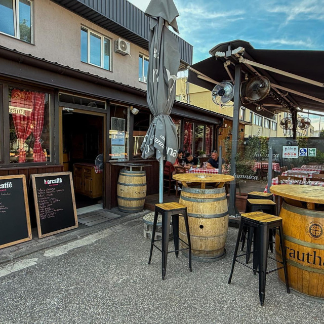 Ambijent restorana Vukušić vani