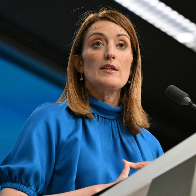 Na čelu Europskog parlamenta (EP) je zastupnica iz Malte Roberta Metsola koju, kao ni zastupnike, nitko nije ništa pitao oko odluke da se čelnicima sekretarijata EP-a dignu plaće.
