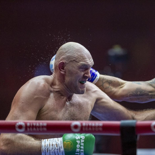 Tyson Fury vs. Oleksandr Usik