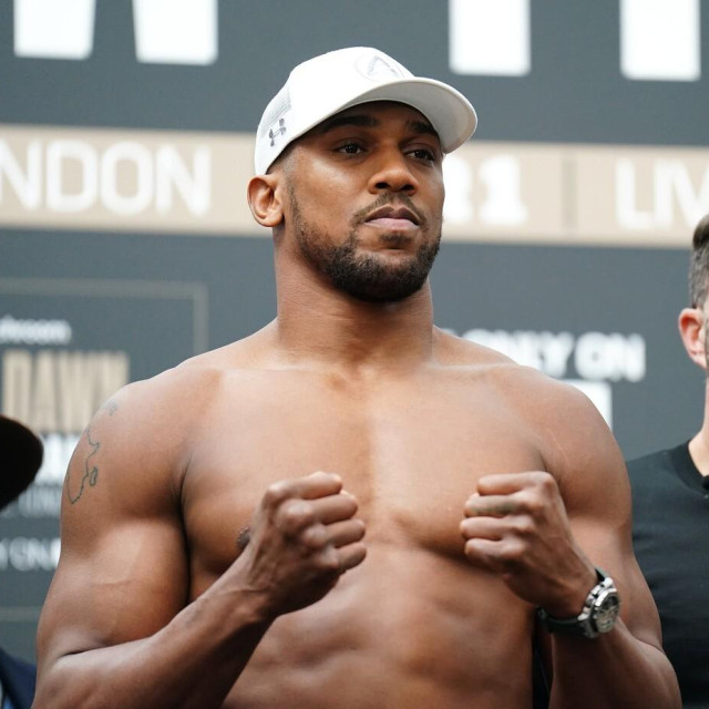 Anthony Joshua (lijevo) i Eddie Hearn (desno)