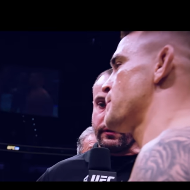 Max Holloway (lijevo) i Dustin Poirier (desno)