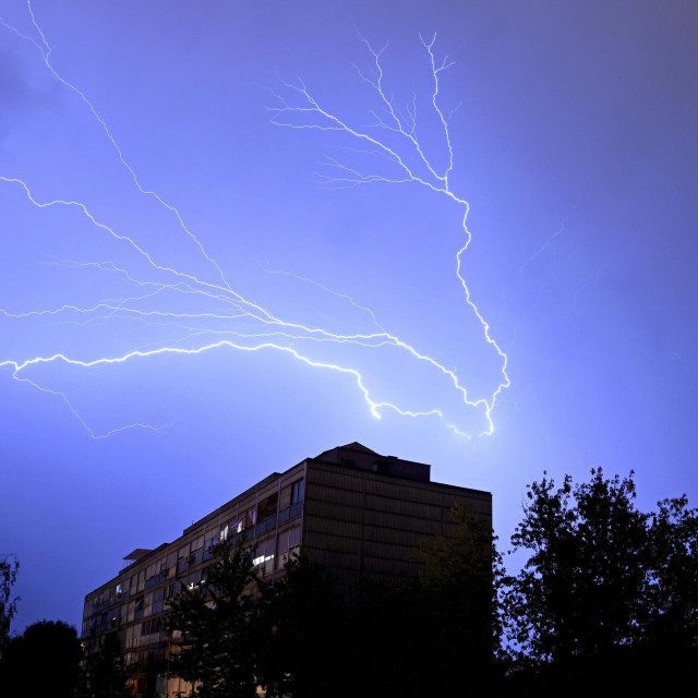 Grmljavinsko nevrijeme iznad Zagreba, ilustracija