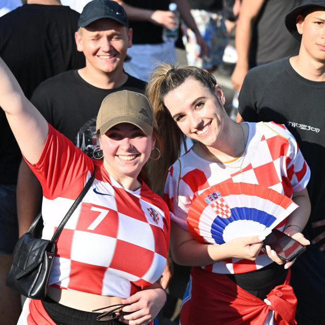 Posjetitelji koncerta Marka Perkovića Thompsona u Zagrebu