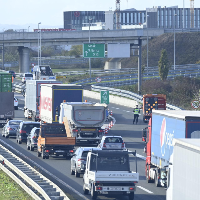 Zagreb, 061123.
Prometna nesreca dva teretna vozila na obilaznici A3 izmedju Buzina i Kosnice.