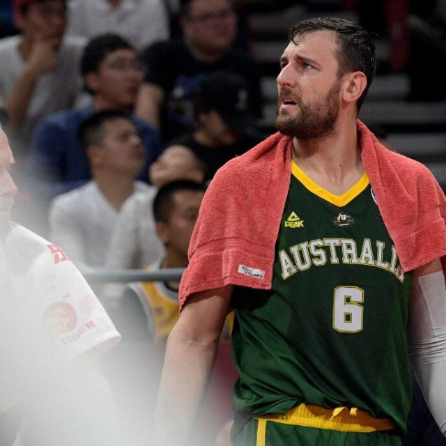 Andrew Bogut u dresu Australije u Pekingu 2019. godine
