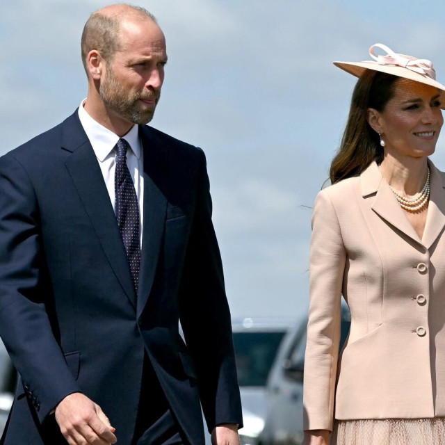 Kate je odabrala i nakit s porukom - njime je odala počast princezi Diani, ali i kraljici Elizabeti II.