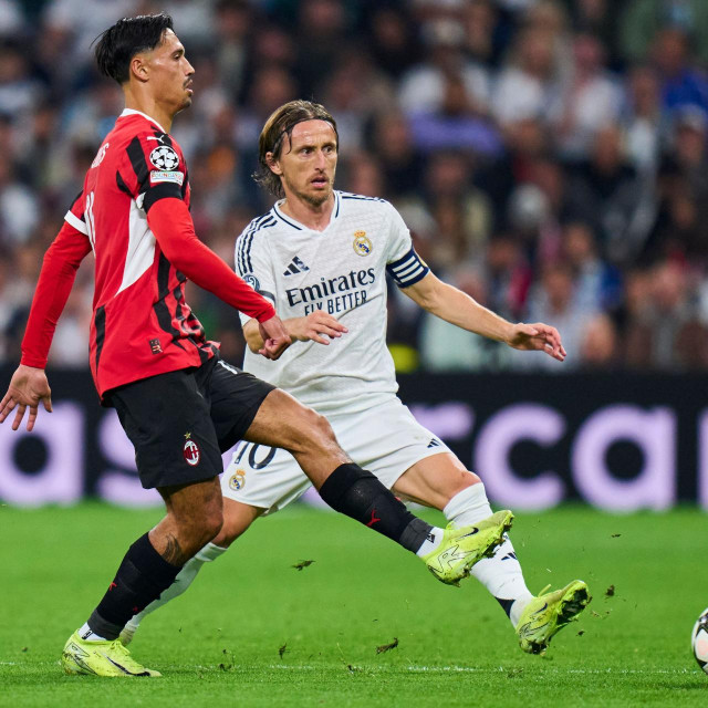 Modrić u akciji protiv Milana