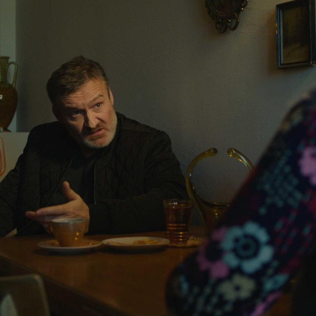 ”Južina” je kvrgava, nepočešljana, puna pogrešaka. Ali, nije ”opet isti” hrvatski film, drukčija je
