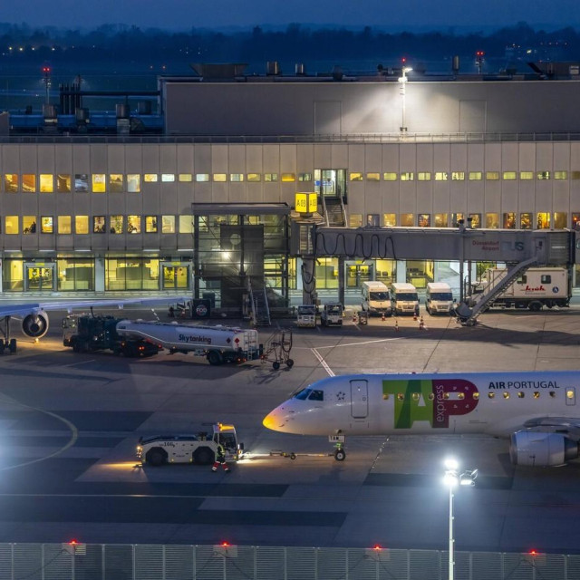 Zrakoplov TAP Air Portugal-a na aerodromu