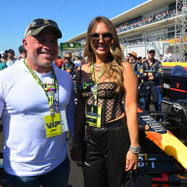 Joe Rogan i Jessica Ditzel na utrci Formule 1
