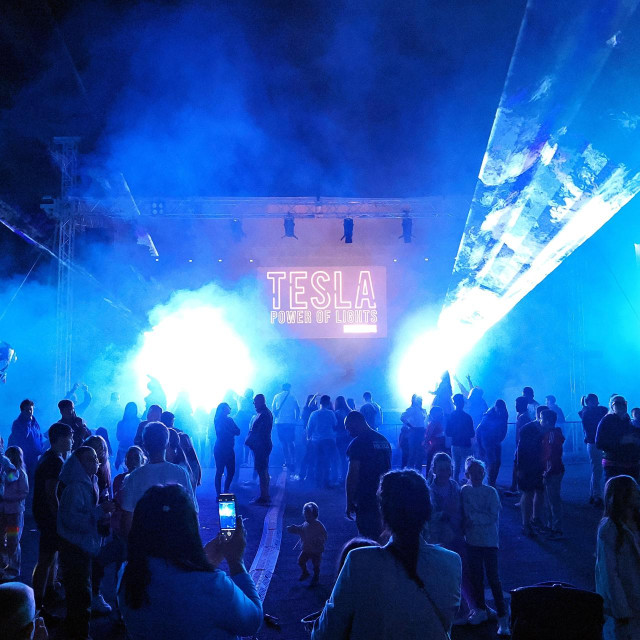 Laserski show za 169. rođendan velikog znanstvenika