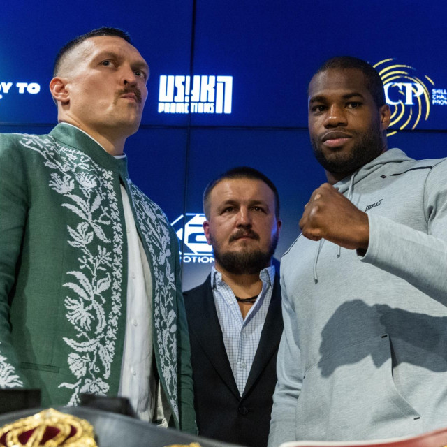 Oleksandr Usik (lijevo) i Daniel Dubois (desno)