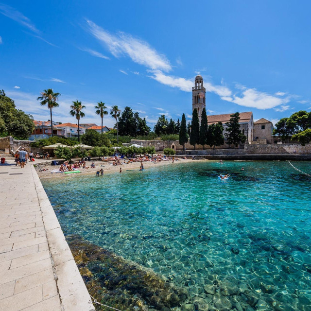 Hvar, 250618.
Ljetni ugodjaj u gradu Hvaru.
Na Dan drzavnosti na nasem najsuncanijem otoku turisti i mjestani Hvara mogli su uzivati u obilju sunca i pogodnih vremenskih uvjeta.