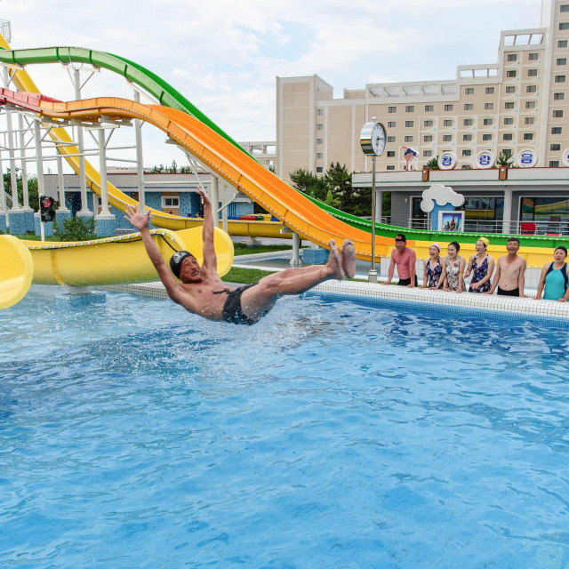 Domaći posjetitelj uživa u novootvorenom sjevernokorejskom turističkom resortu Wonsan