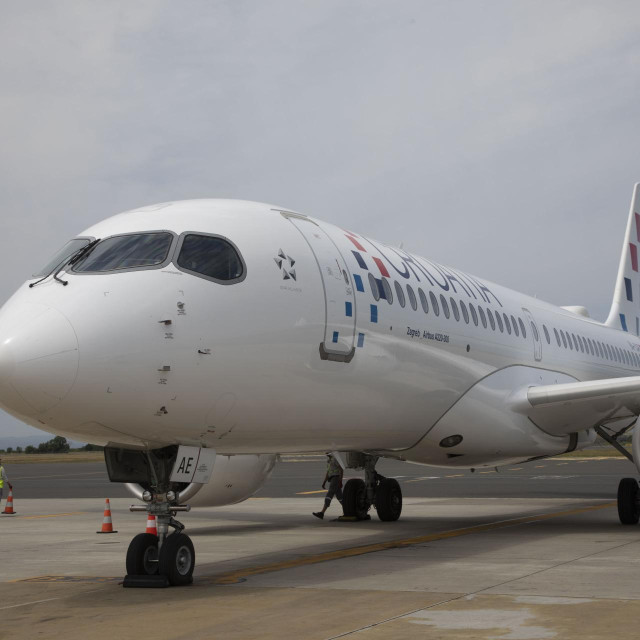 Airbus A220
 