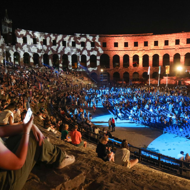 Publika u Areni za vrijeme 72. Pula Film Festivala
