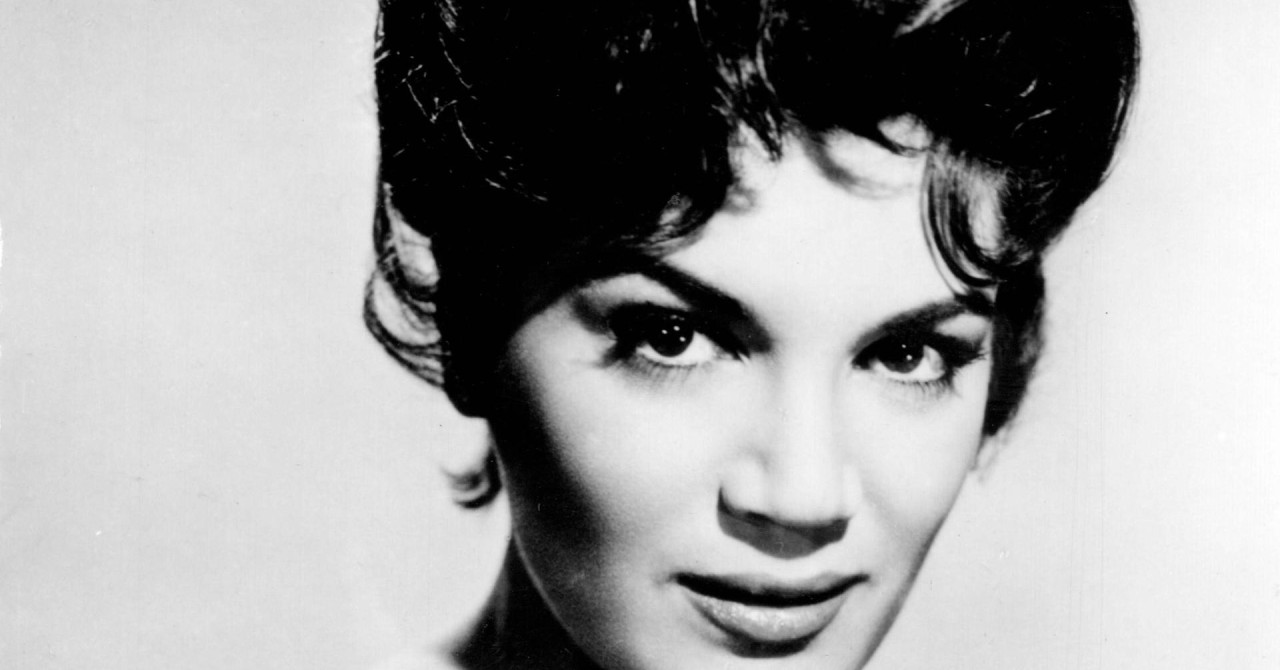 Umrla je poznata pjevačica čija je pjesma ovih dana veliki hit na društvenim mrežama . Imala je težak život